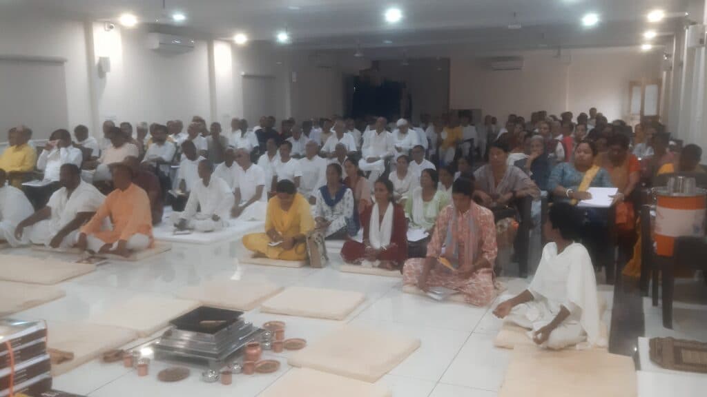 ગાંધીનગર: લાકરોડા ગામ પાસે દર્શન યોગ ધામમાં ક્રિયાત્મક યોગ શિબિર શરૂ થઈ