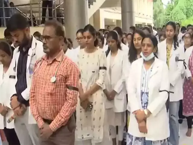 Kolkata RG Kar College Rape Murder Case: Protest of Junior Doctors Continues (Kolkata RG Kar College बलात्कार हत्या मामला: जूनियर डॉक्टरो का विरोध जारी)