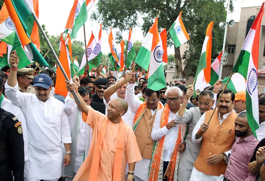 CM Yogi शुरुआत की तिरंगा यात्रा, 15 अगस्त तक चलेगा ‘Har Ghar Tiranga’ अभियान