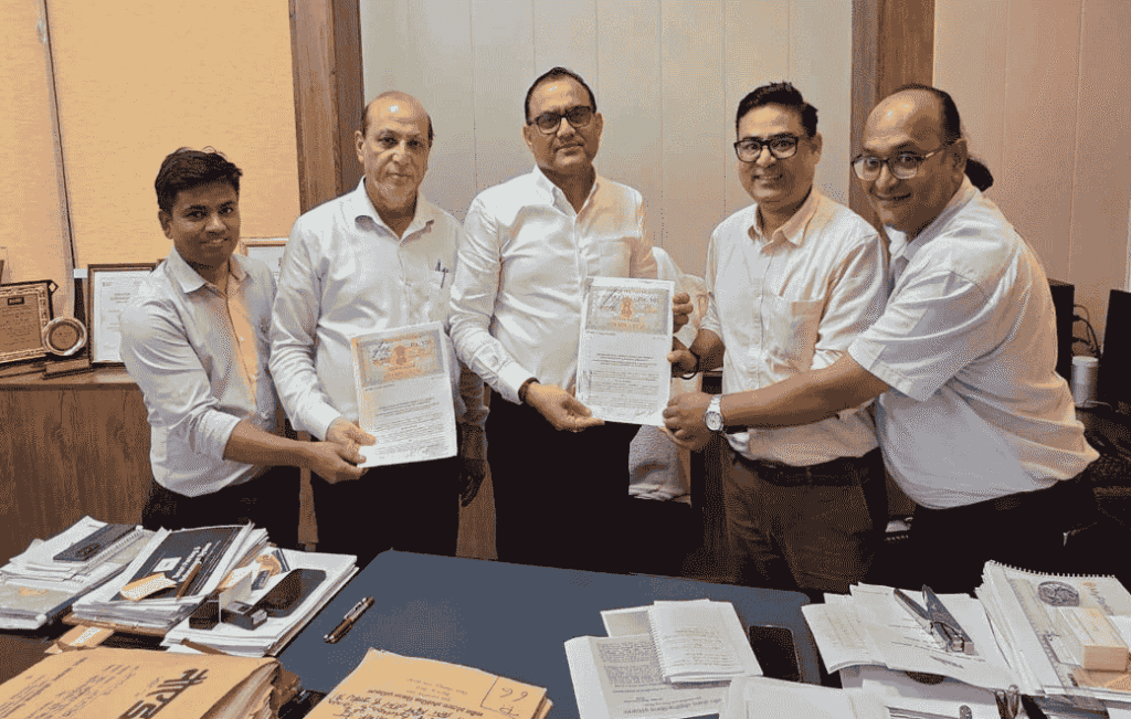 Noida Authority news : GM SP Singh का प्रयास, ग्रीन मोबिलिटी पहल को नई रफ्तार, Noida में खुलेंगे 48 नए EV Charging Stations