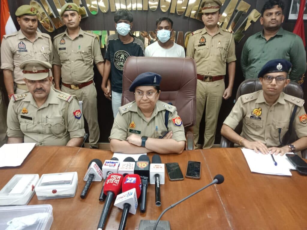 Mobile Phone Snatching Noida : थाना एक्सप्रेसवे पुलिस ने दो आरोपियों को किया गिरफ्तार